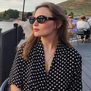 Meet your Posher, Hedy